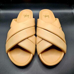 BEEK Merlin Leather Slides, Women’s Size 9, Color Beach,  Brand New in Box